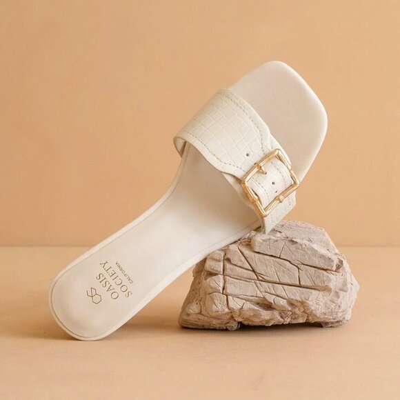 THE GLENDALE WHITE BAMBOO BUCKLE HEELS - Picture 2 of 3